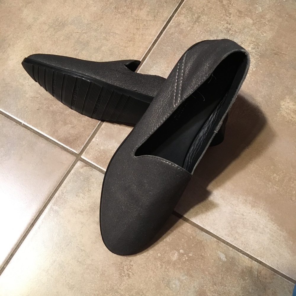 Comfortable gray metallic Franco Sarto flats
